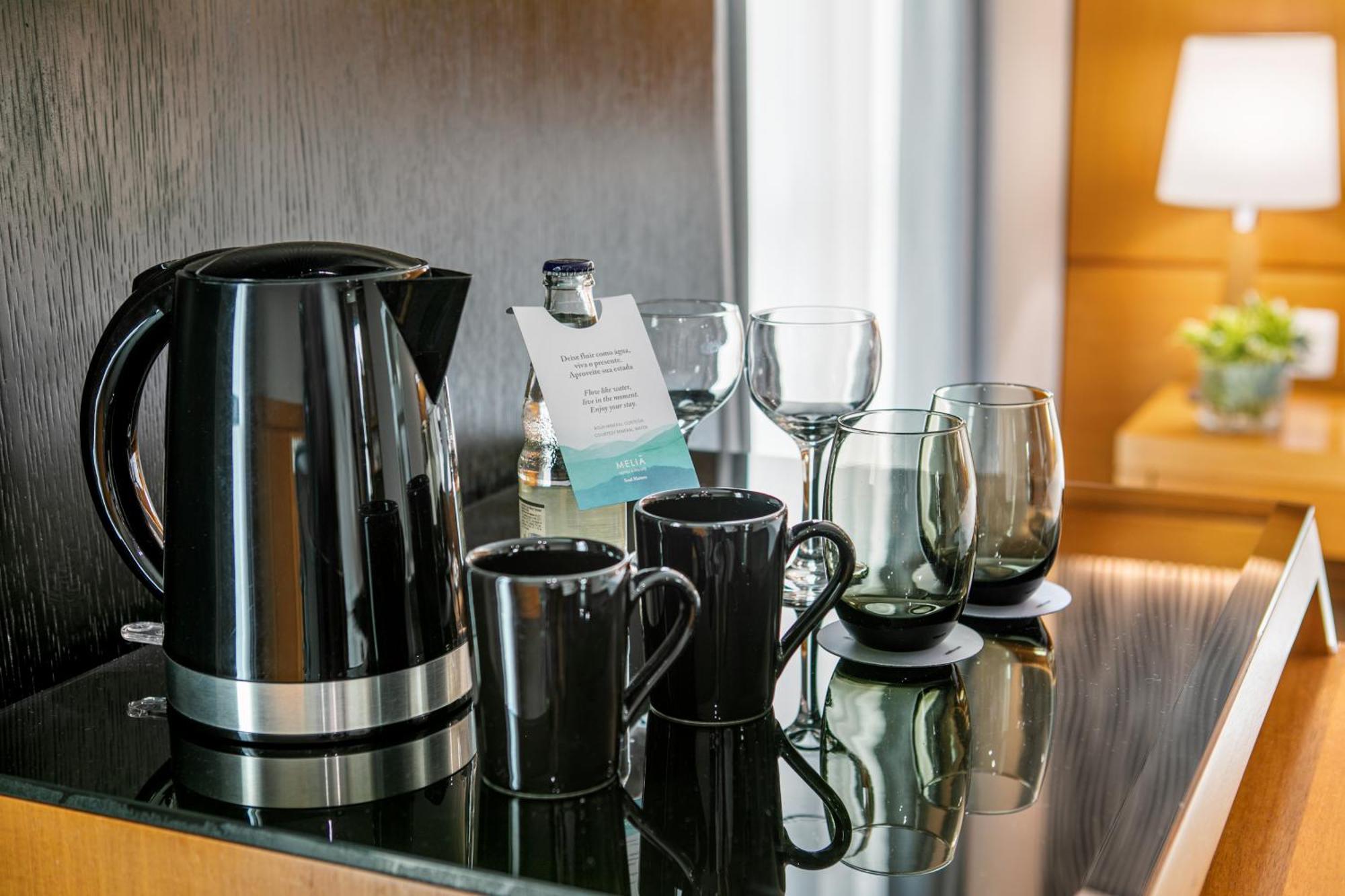 Hotel Meliá Jardim Europa São Paulo Exteriér fotografie A kettle in a hotel room