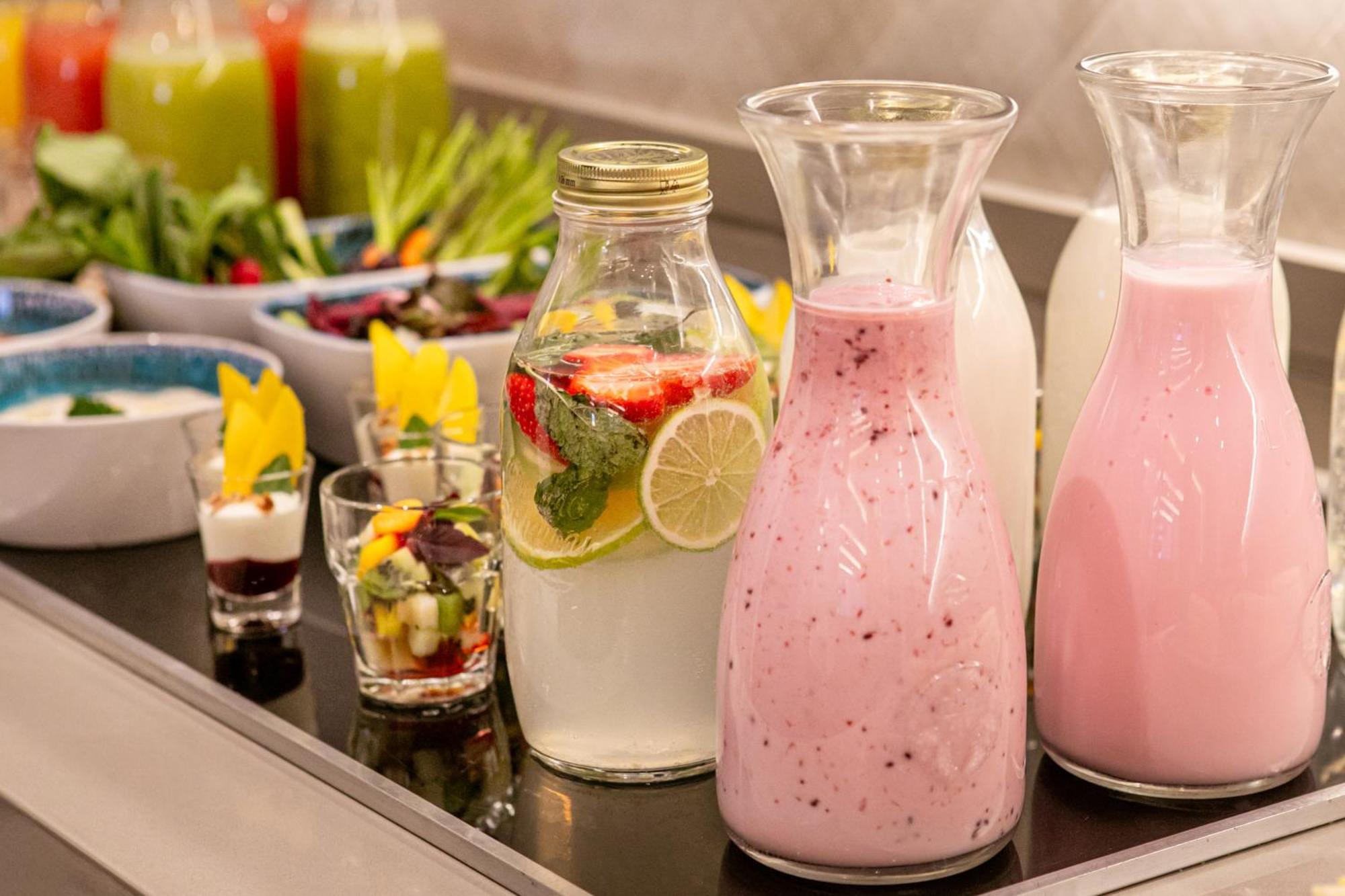 Hotel Meliá Jardim Europa São Paulo Exteriér fotografie A selection of fruit drinks