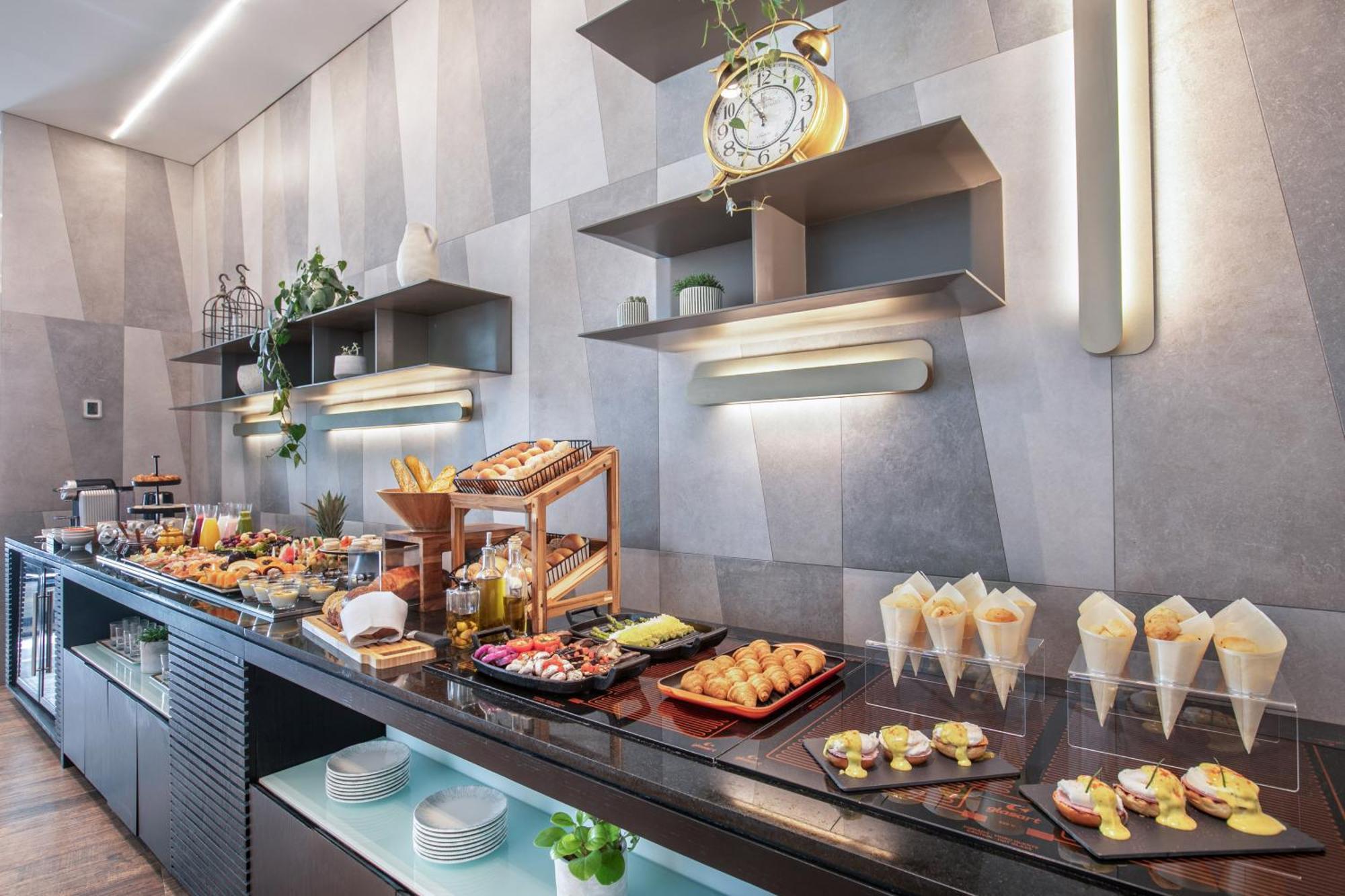 Hotel Meliá Jardim Europa São Paulo Exteriér fotografie A buffet at a hotel